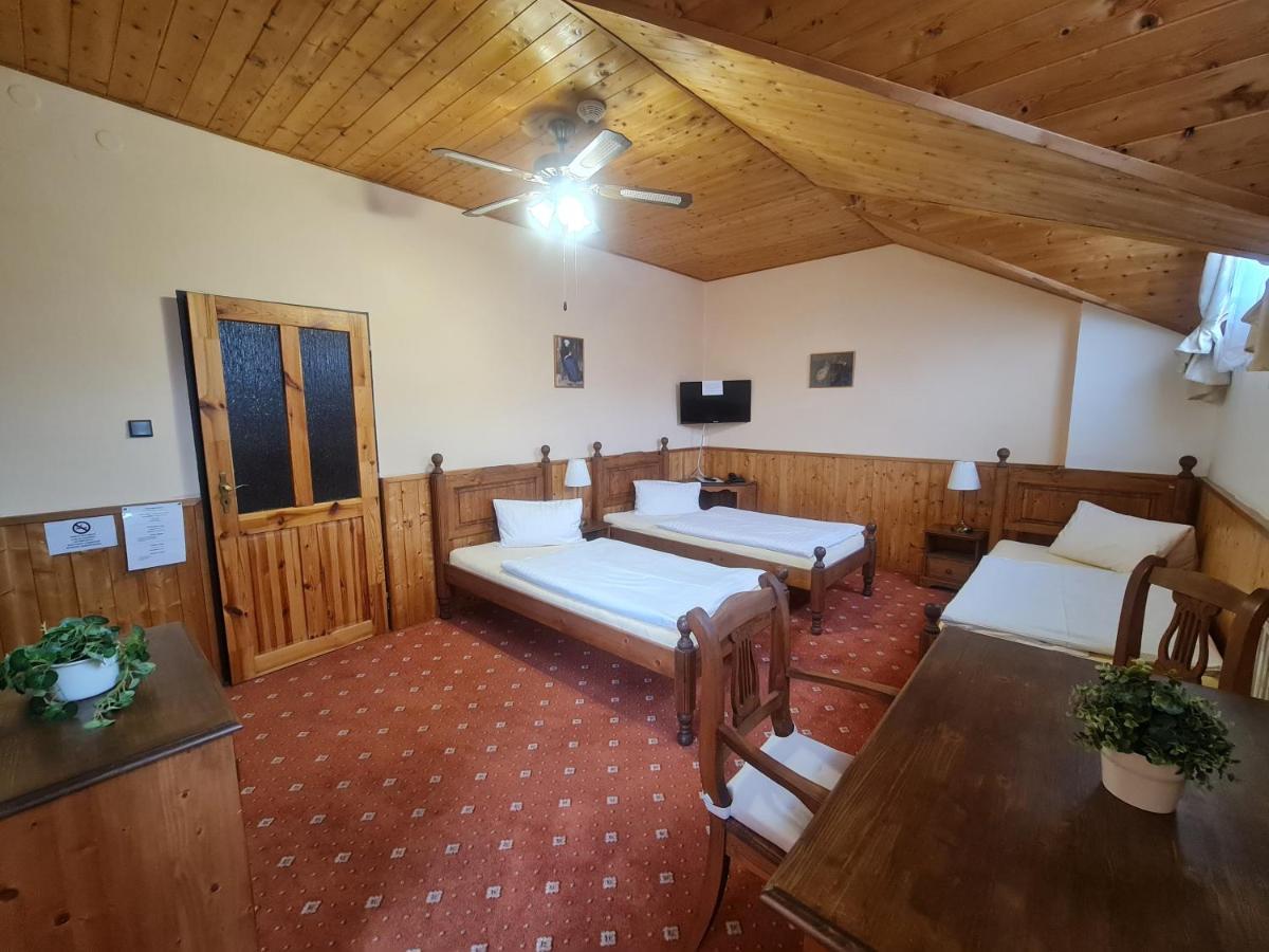 Garni Hotel Asas*** มอสท์ ภายนอก รูปภาพ