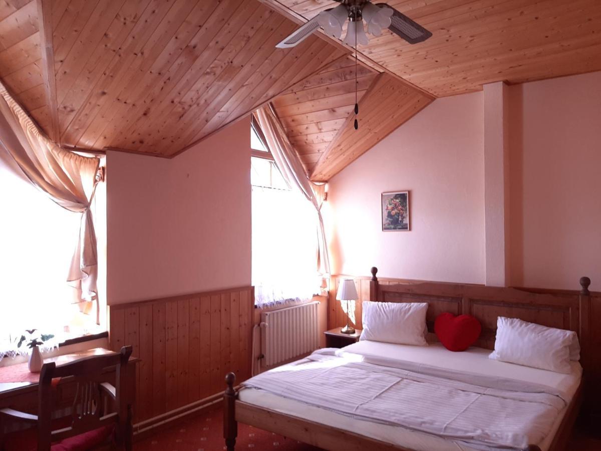 Garni Hotel Asas*** มอสท์ ภายนอก รูปภาพ
