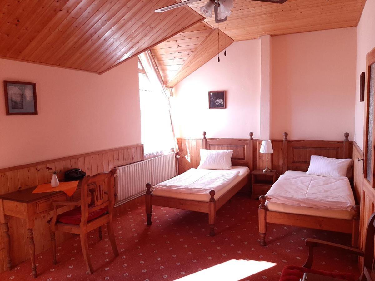 Garni Hotel Asas*** มอสท์ ภายนอก รูปภาพ