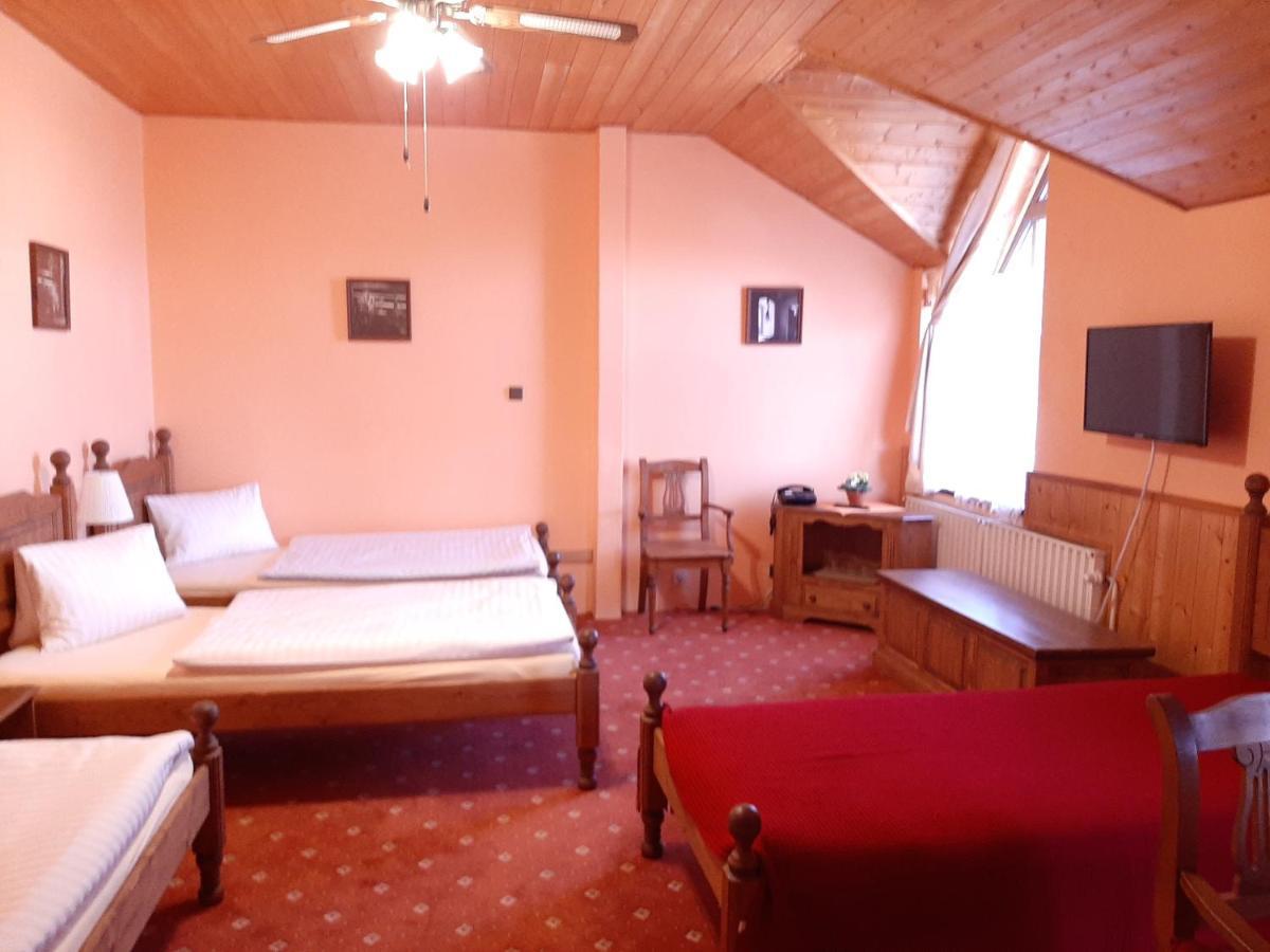 Garni Hotel Asas*** มอสท์ ภายนอก รูปภาพ