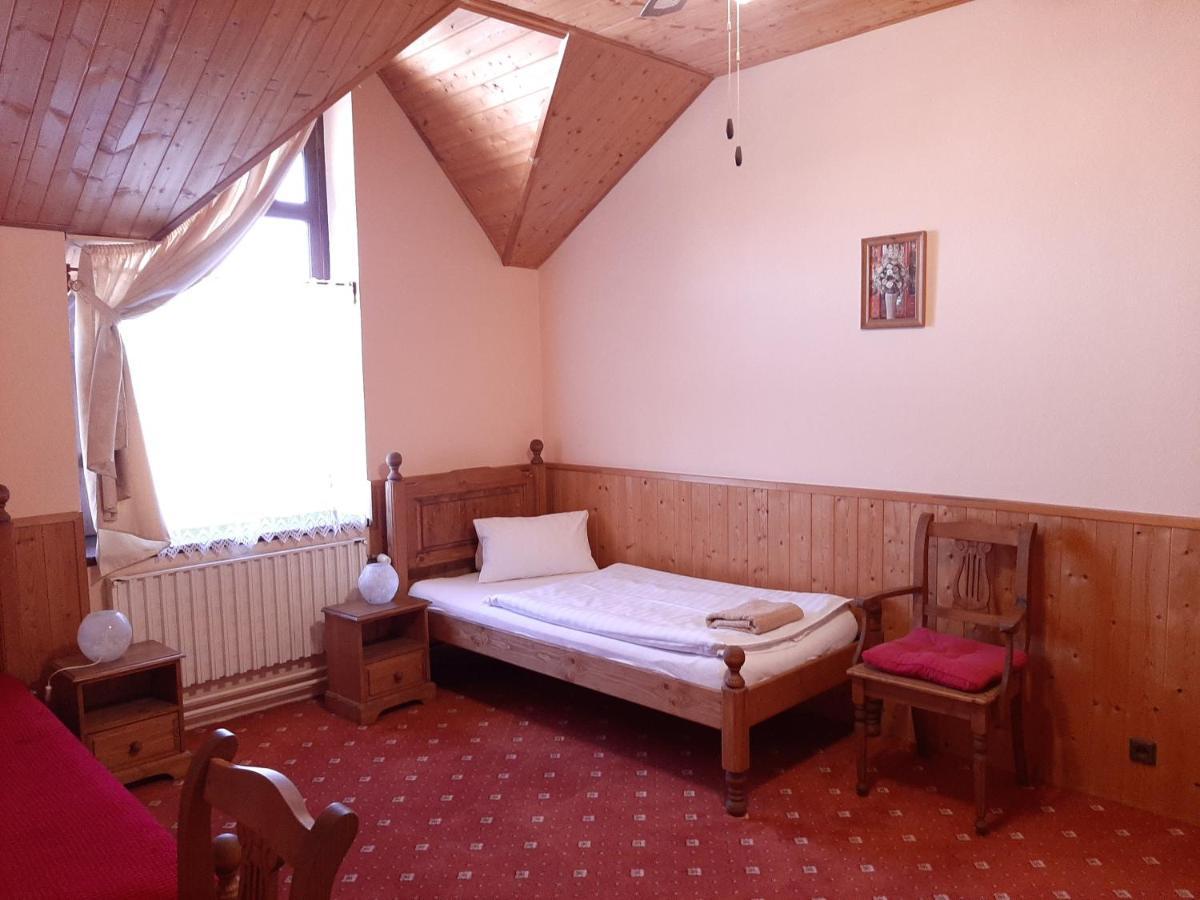 Garni Hotel Asas*** มอสท์ ภายนอก รูปภาพ